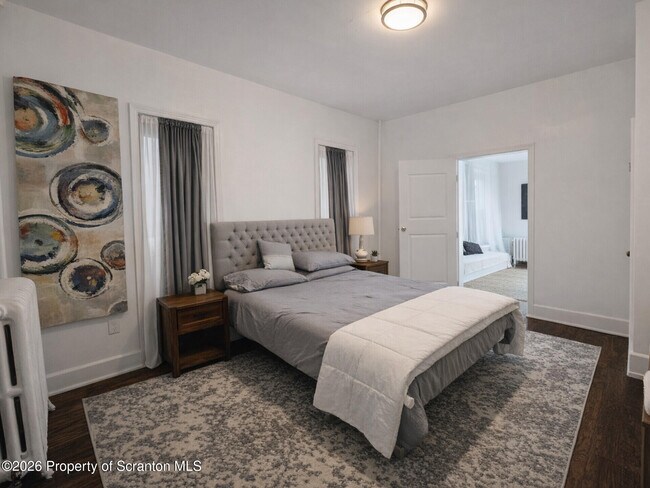 Building Photo - 905 Quincy Ave