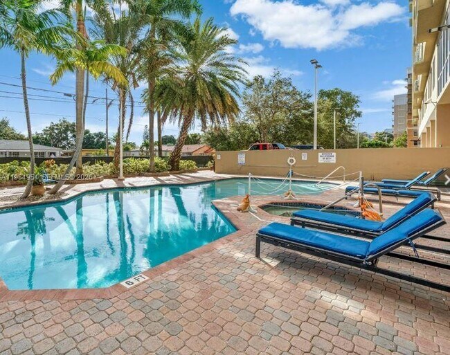 Building Photo - 3500 Coral Wy