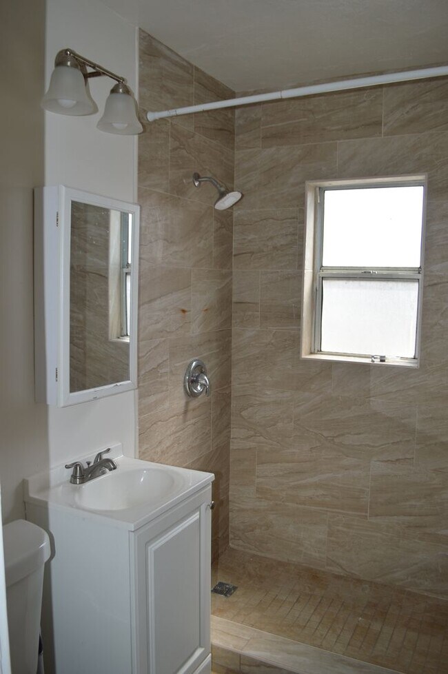 Building Photo - Money Apartment Building - 2