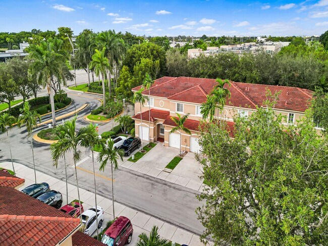 Building Photo - 7923 N Southwood Cir