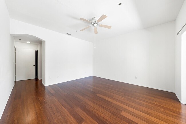 Building Photo - 800 Hudson Ave