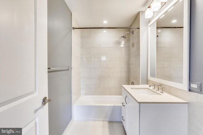 Building Photo - 4915 Hampden Ln