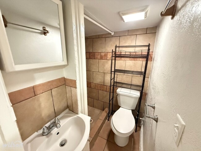 Building Photo - 506 S Naches Ave