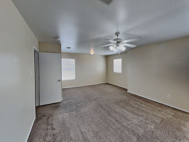 Building Photo - BEAUTIFUL HOME IN BURLESON ISD!
