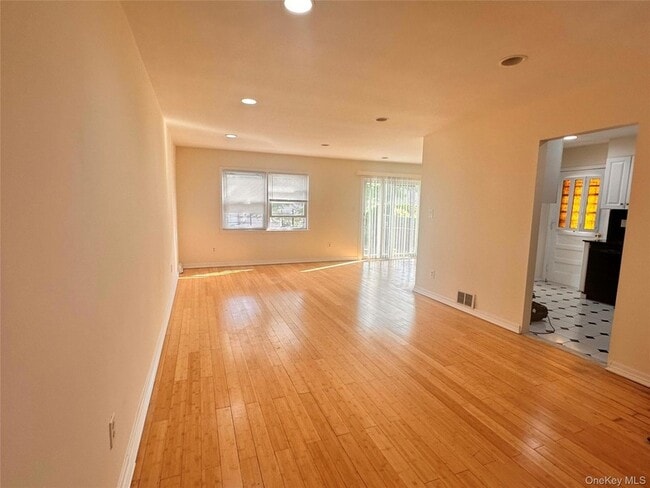 Building Photo - 15-83 208th Place Unit