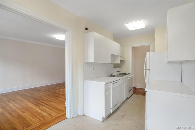 Building Photo - 234 Martine Ave