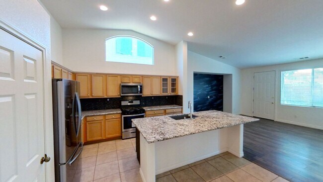 Building Photo - Spacious 4 Bedroom 3 Full Bathroom Home in...