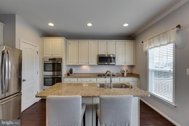 Building Photo - Charming 3BR Townhome in Aldie