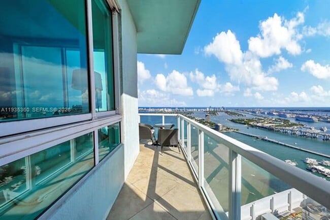 Building Photo - 1900 N Bayshore Dr