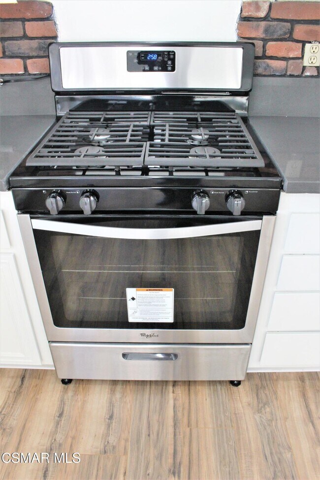 Building Photo - 1909 Bardet Pl