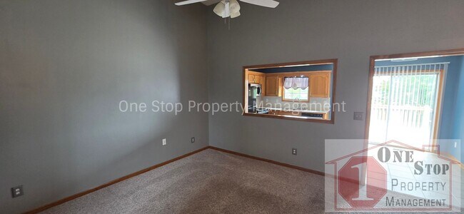 Building Photo - Beautiful 3 Bedroom & 2 Bathroom Home!