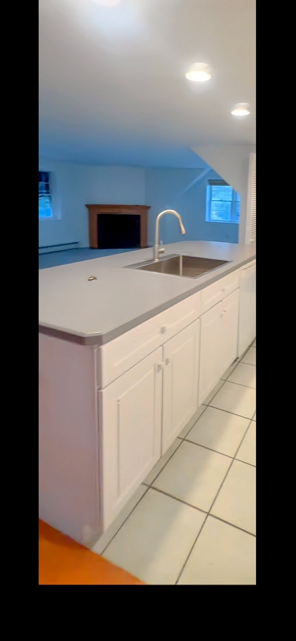 Building Photo - 94 Country Club Dr