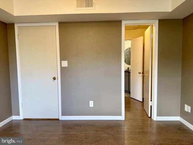 Building Photo - 12163 Penderview Terrace