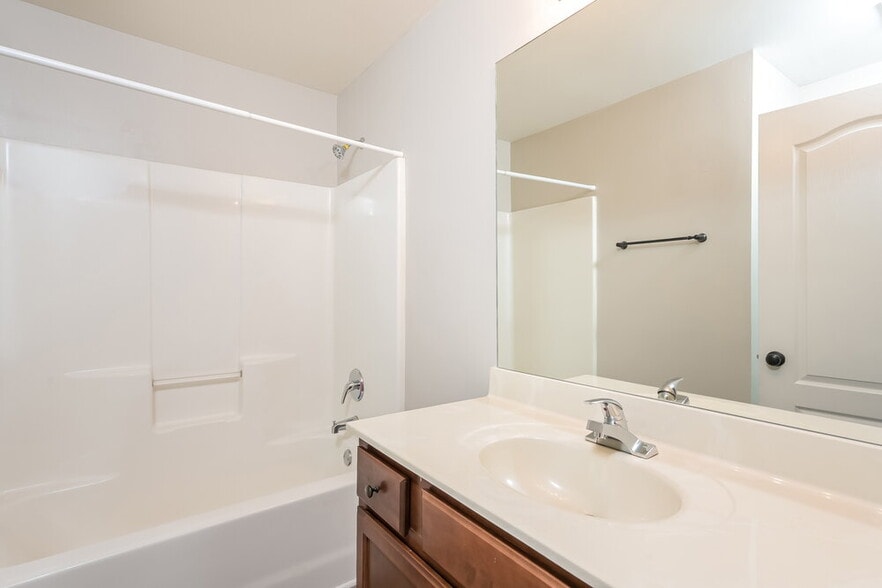 Building Photo - 3065 Hampton Bay Cove NE