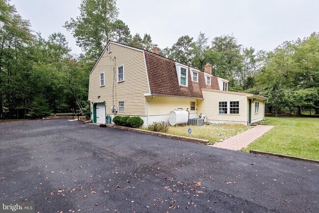 Building Photo - 2294 Linden Ave