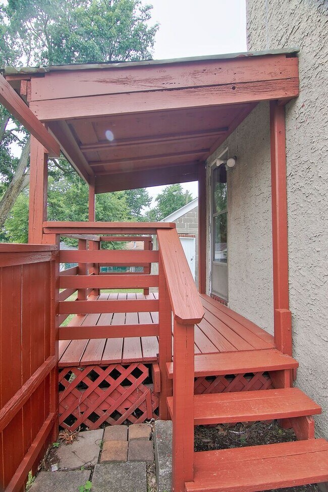 Building Photo - Spacious 4/5 Bedroom Home for Rent - Available Now!