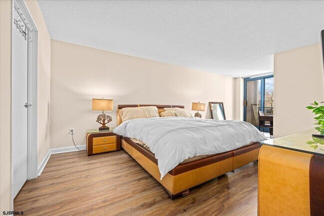 Building Photo - 526 Pacific Ave