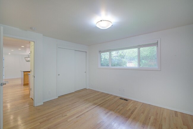 Building Photo - 3bd/1.5ba Mercer Island Home