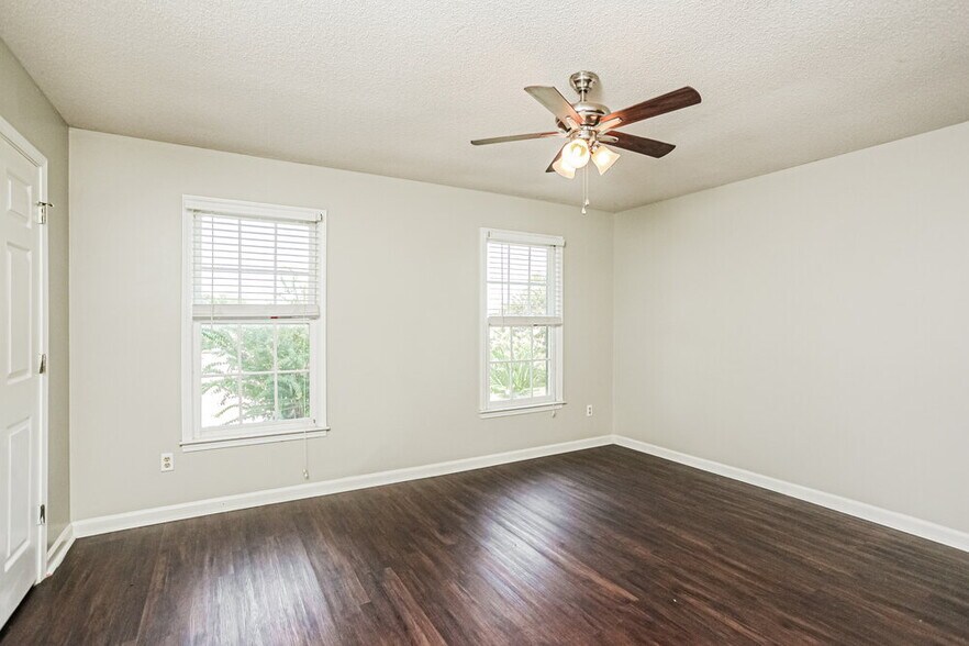 Building Photo - 8893 Wenham Cove E