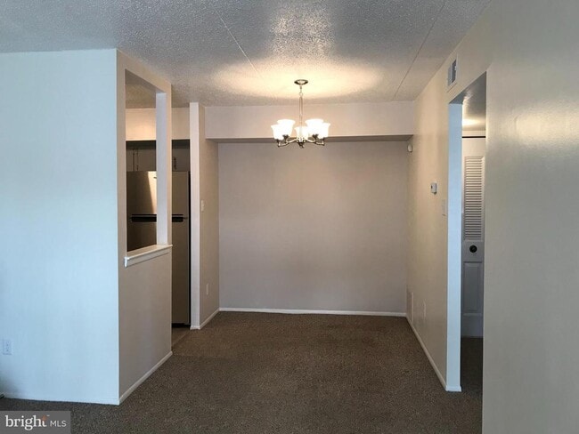 Building Photo - 6113 Hilltop Dr