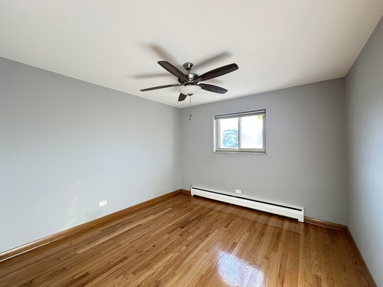 Building Photo - 1036 S River Rd