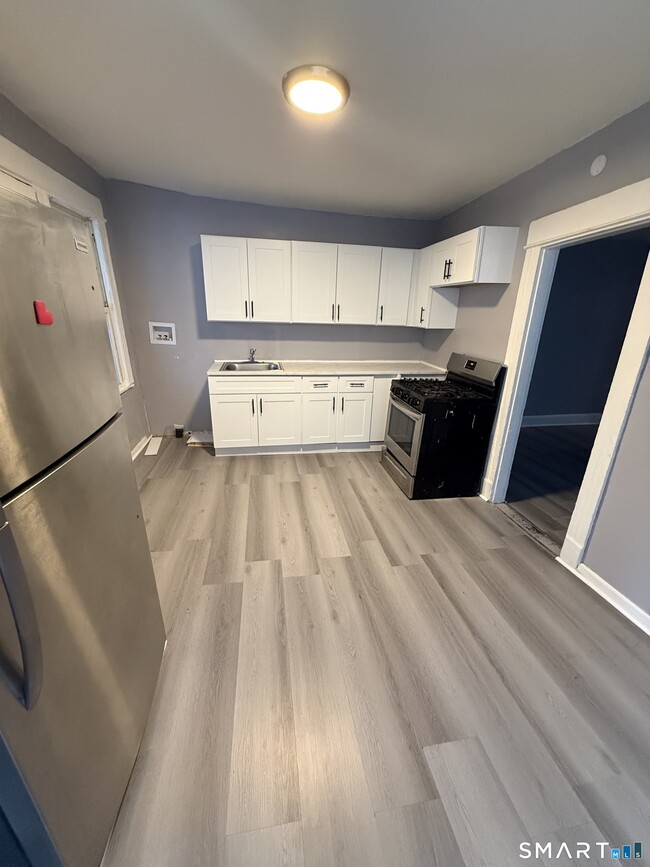 Building Photo - 28 Hill St