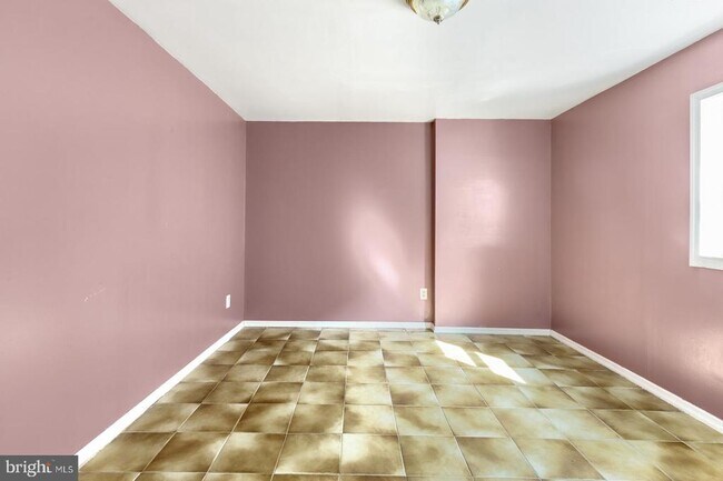 Building Photo - 2301 S 16th St