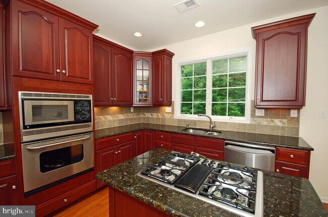 Building Photo - 43 Lockwood Dr