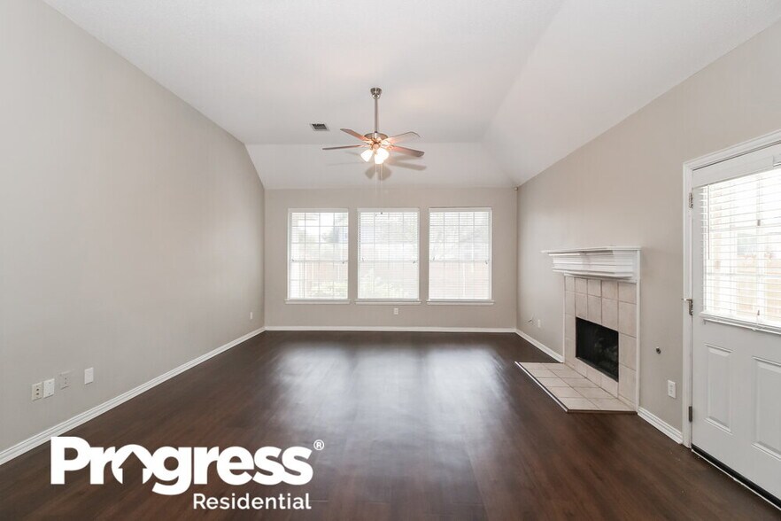 Building Photo - 828 Pinnacle Cir