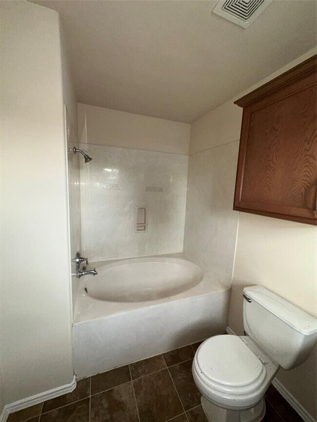 Building Photo - 18520 Mammoth Cave Blvd