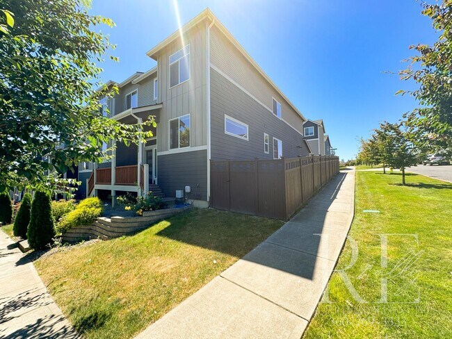 Building Photo - Modern End-Unit Townhome with Private Fenced Yard, Gourmet Kitchen & Spacious Layout