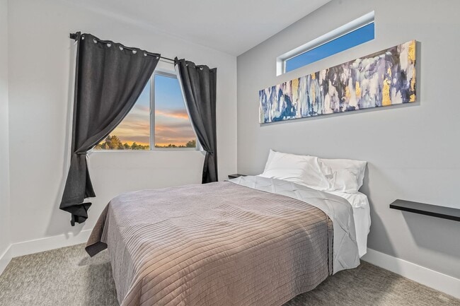 Building Photo - Boise Bench 3bd/2bd Townhome with VIEWS of...