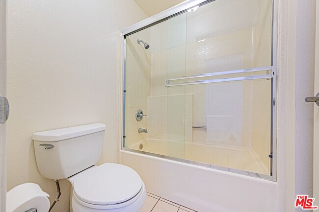 Building Photo - 860 S Lucerne Blvd