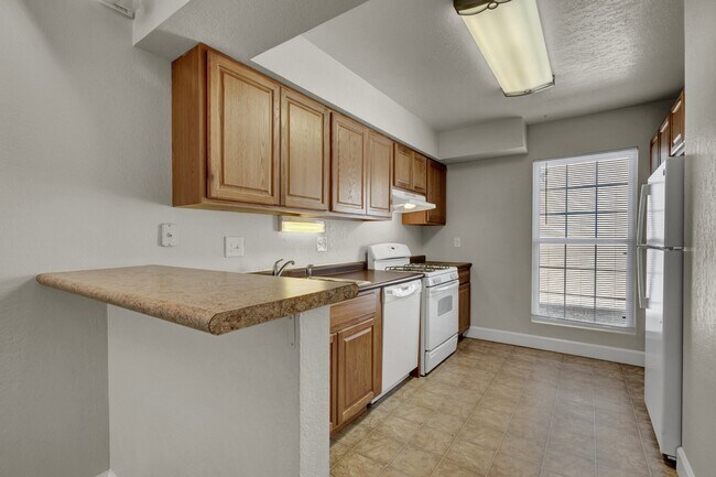 Building Photo - 3140 Van Teylingen Dr