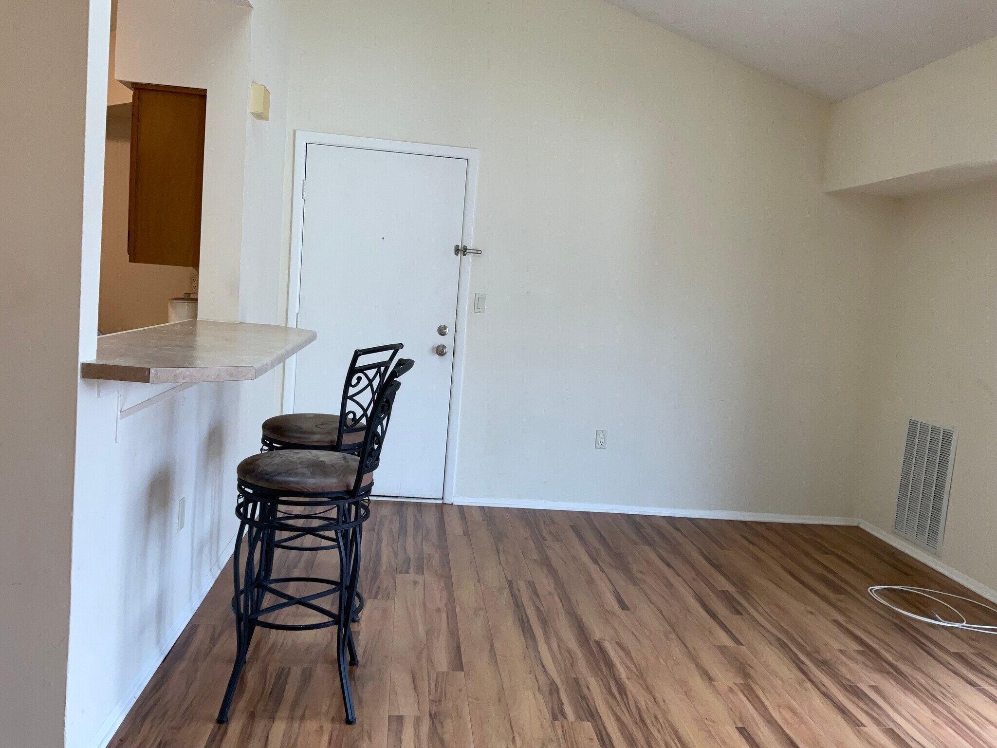 Building Photo - 2110 Aspen Dr