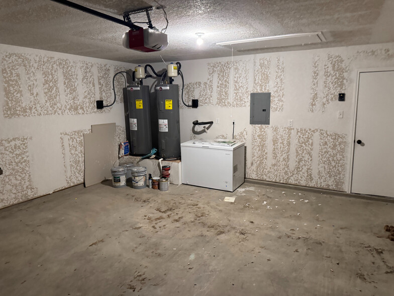 Building Photo - Room in House on Stone House