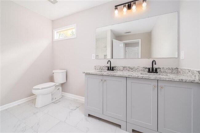 Building Photo - 665 S Eugenia Pl NW