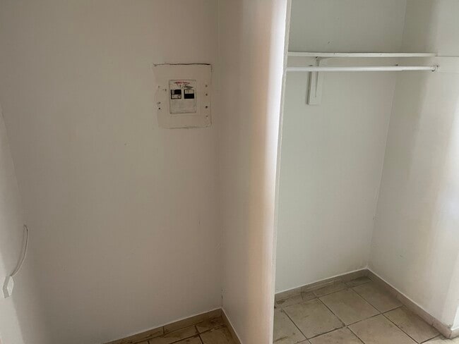 Building Photo - 2121 Ballard Dr