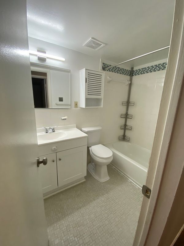 Building Photo - 1533 Colonial Dr