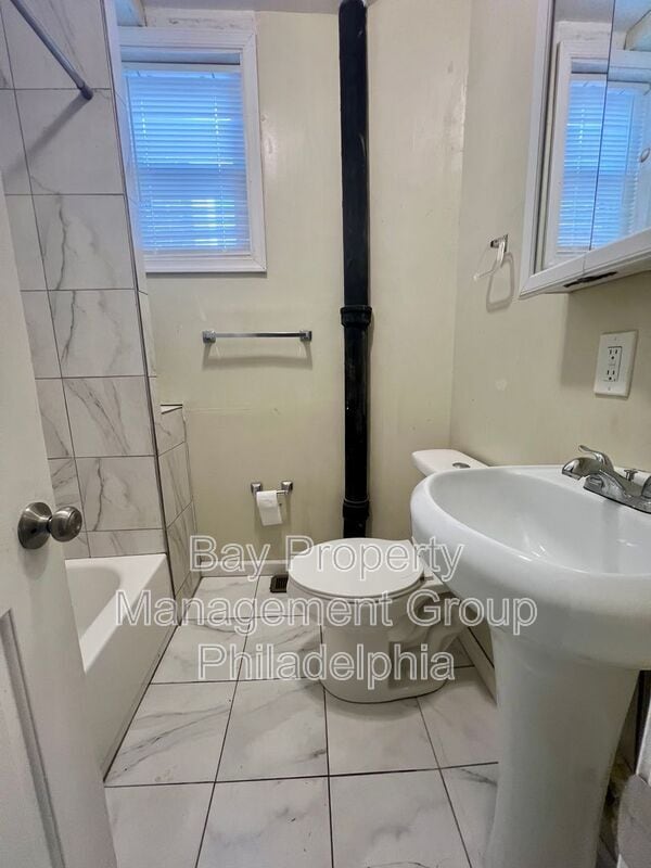 Building Photo - 7275 Saybrook Ave