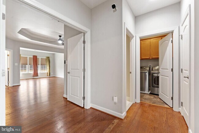 Building Photo - 42524 Rowderbury Square