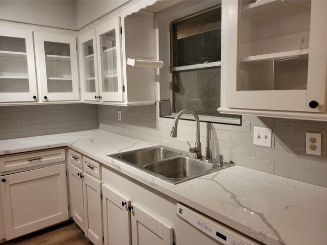 Building Photo - 1918 Crystal Springs Dr