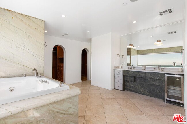 Building Photo - 17737 Porto Marina Way