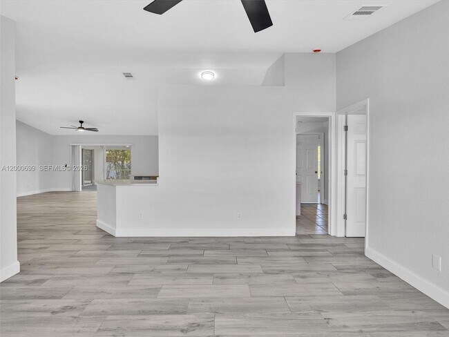 Building Photo - 2022 NW 9th Terrace