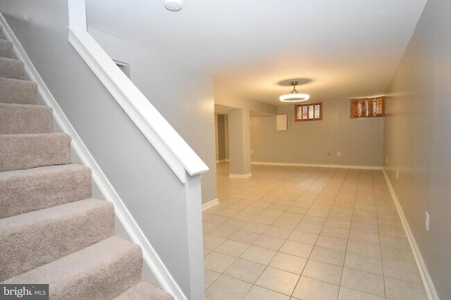 Building Photo - 8673 Cooperhawk Ct