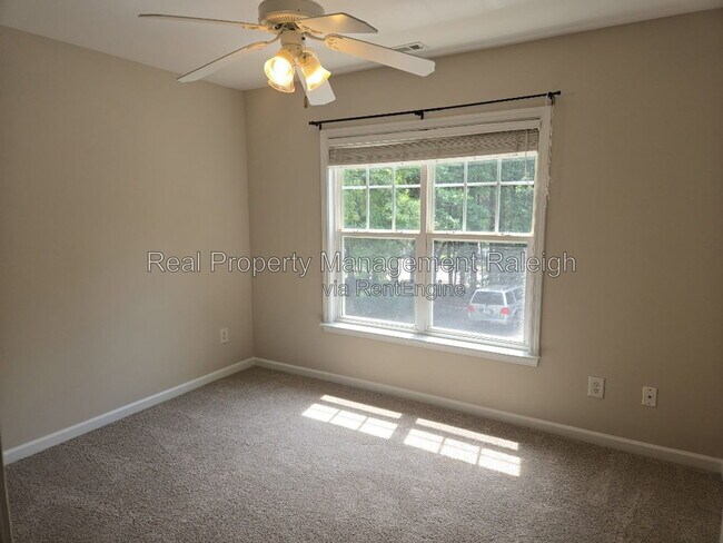Building Photo - 531 Elm Ave