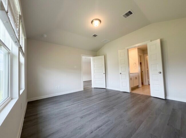 Building Photo - 5549 Madden Ln