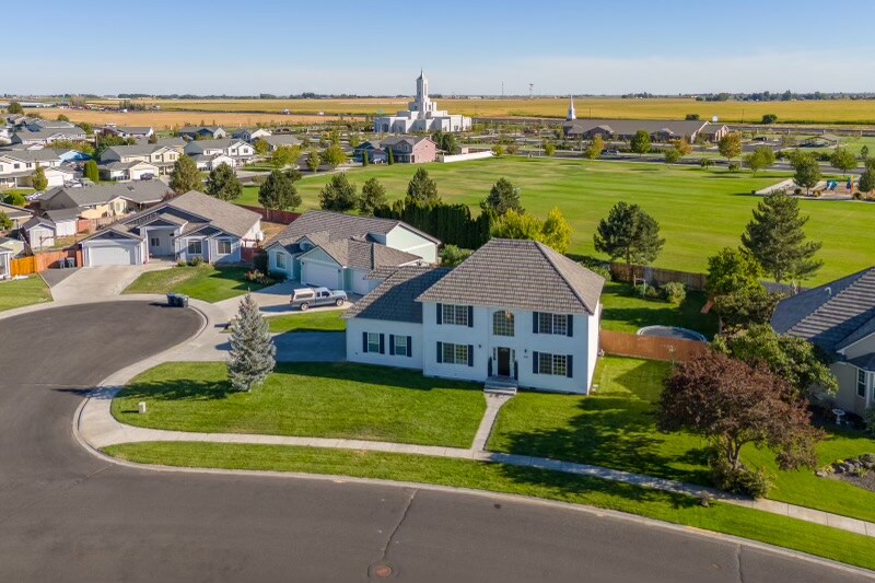 Building Photo - 305 E Inglewood Dr