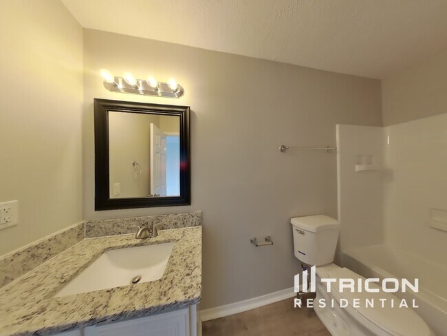 Building Photo - 1322 Bundy Dr