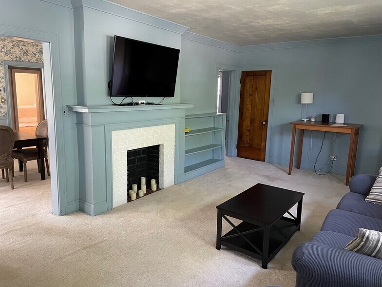 Building Photo - 3937 N Farwell Ave